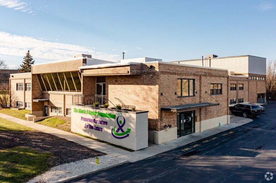 More Photos Of 20080 Governors Dr, Olympia Fields Office For Sale