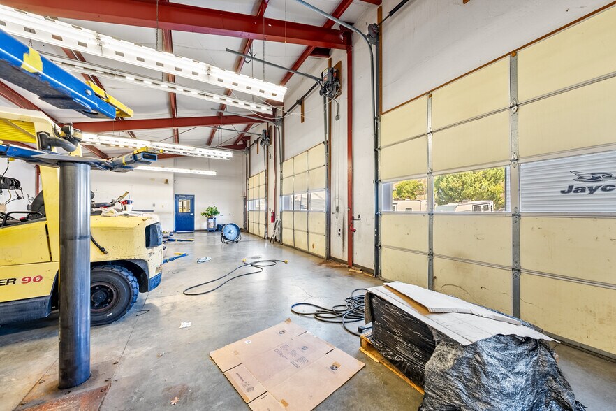 More Photos Of 3976 Crater Lake Ave, Medford Auto Dealership For Lease
