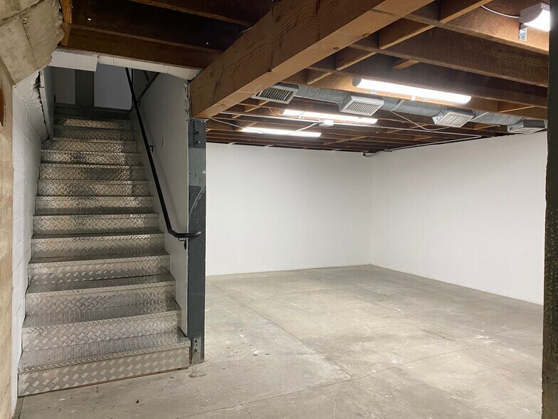 More Photos Of 39 E Colorado Blvd, Pasadena Storefront For Sale