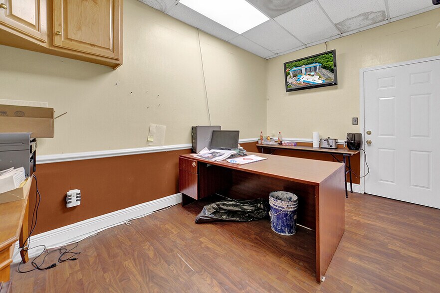 More Photos Of 5101 Messer Airport Hwy, Birmingham Hotel For Sale