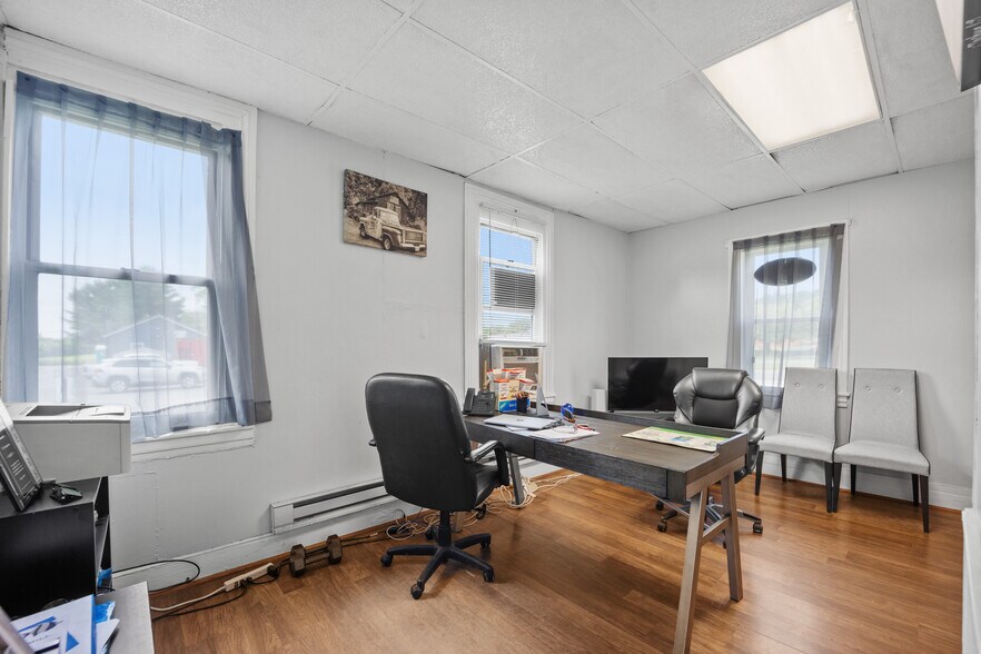 More Photos Of 2516-2518 N Dupont Pky, Middletown Freestanding For Sale