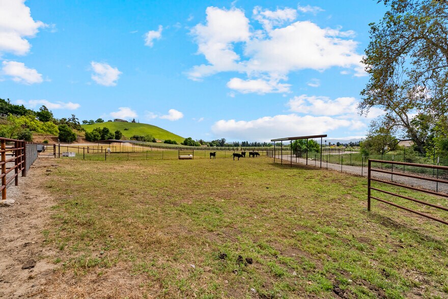More Photos Of 804 Comstock Rd, Hollister Land For Sale
