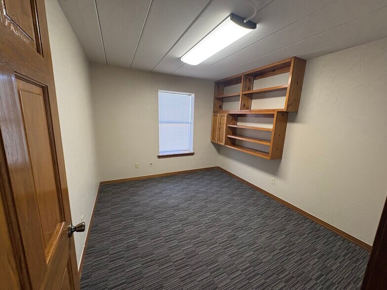 More Photos Of 614 N Travis St, Sherman Office For Lease