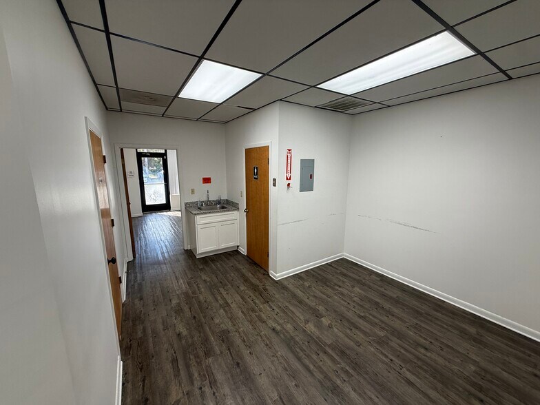 More Photos Of 1535 N Cogswell St, Rockledge Warehouse For Lease