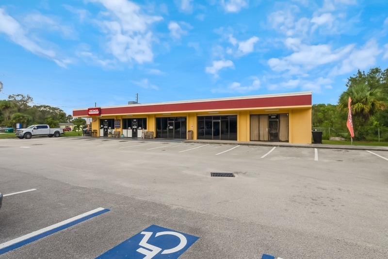 More Photos Of 5180-5186 Turnpike Feeder Rd, Fort Pierce General Retail For Sale