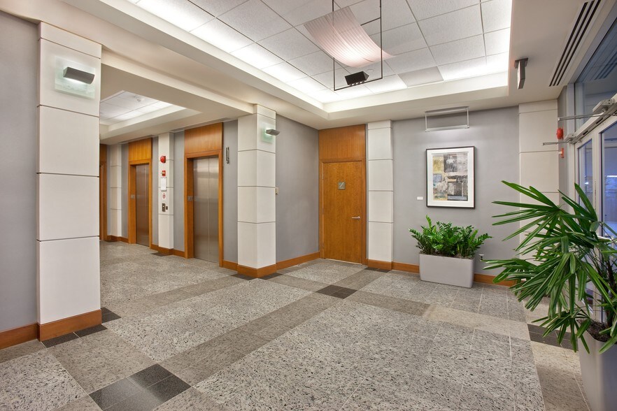 More Photos Of 5904 Richmond Hwy, Alexandria Office For Lease