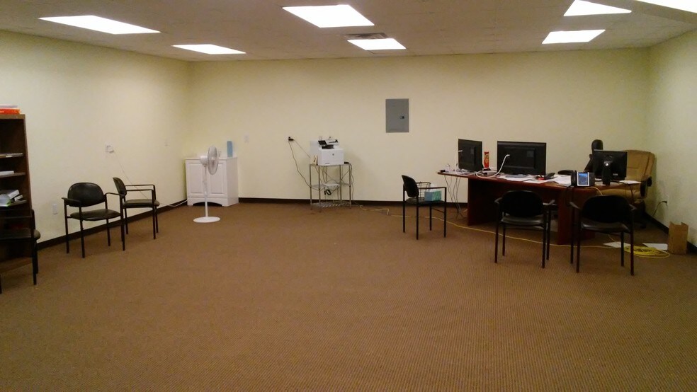 More Photos Of 135 N Commercial St, Blythe Warehouse For Sale