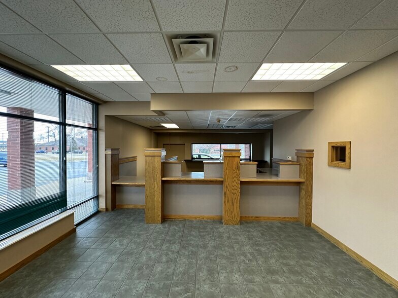 More Photos Of 2131-2229 S Neil St, Champaign Unknown For Lease