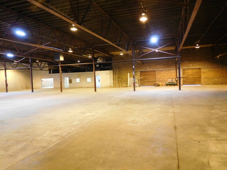 More Photos Of 520 Maple St, Gainesville Warehouse For Lease