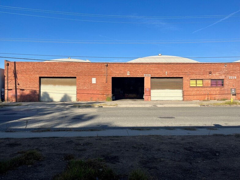 Primary Photo Of 2229 Yates Ave, Commerce Warehouse For Lease