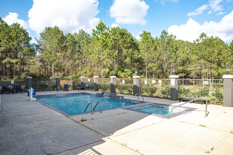 More Photos Of 104 N LHS Dr, Lumberton Hotel For Sale