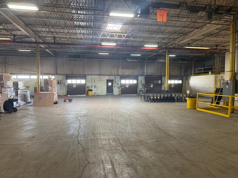 More Photos Of 800 Baker Rd, Dexter Warehouse For Lease
