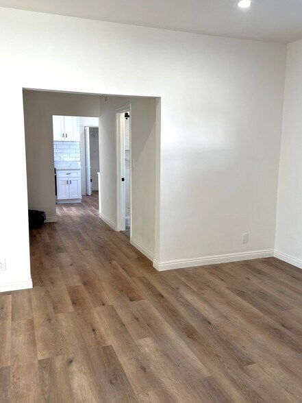 More Photos Of 1030-1034 S Fairfax Ave, Los Angeles Storefront Retail Residential For Lease