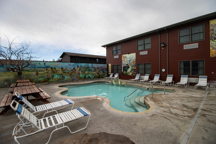 More Photos Of 202 W Main St, White Sulphur Springs Hotel For Sale