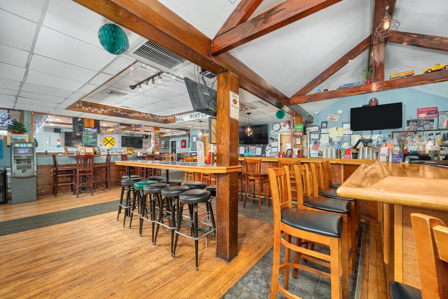 More Photos Of 1 Wall St, Cromwell Restaurant For Sale