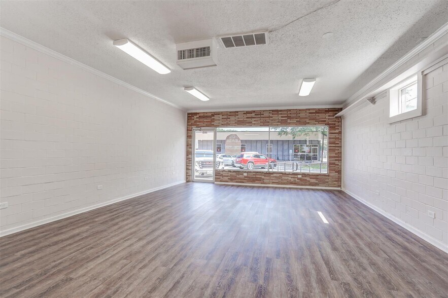 More Photos Of 5613 3rd St, Katy Storefront For Lease