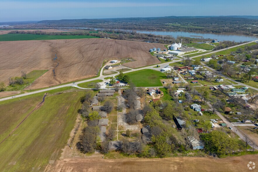 More Photos Of 100 W. Oak St., Webbers Falls Apartments For Sale