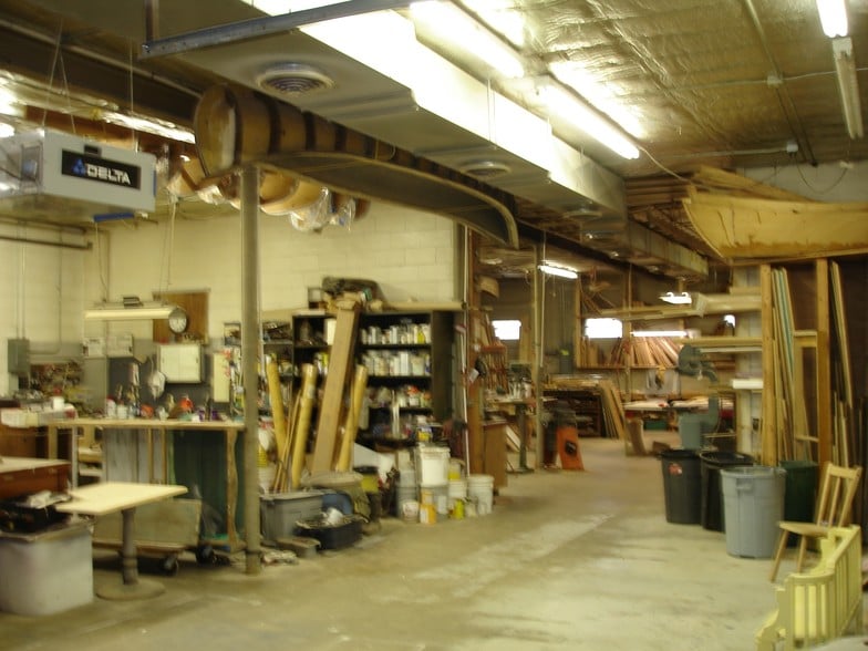 More Photos Of 1422-1434 Lake Lansing Rd, Lansing Warehouse For Lease