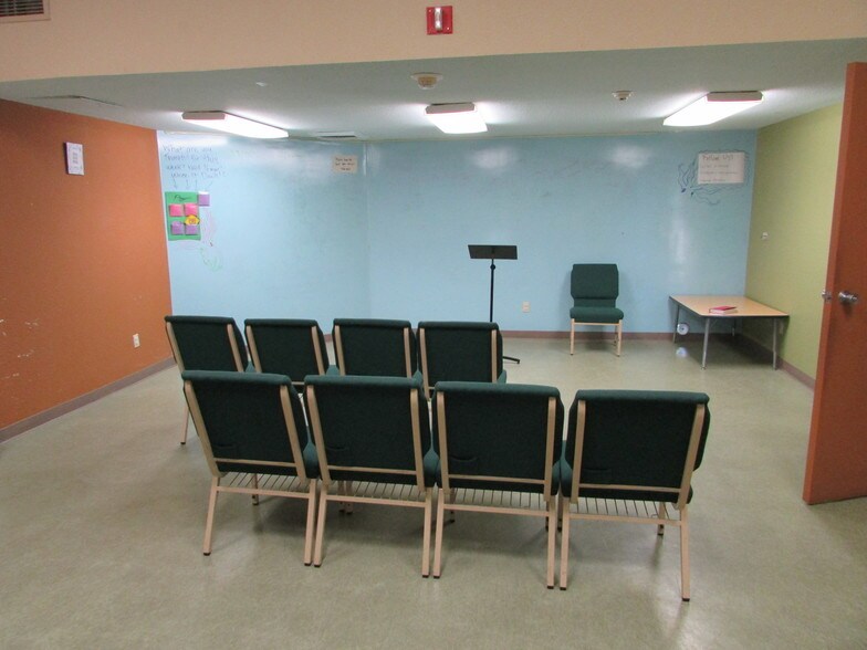 More Photos Of 11134 Saticoy St, Sun Valley Religious Facility For Lease