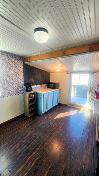 More Photos Of 2107 E Mead Ave, Yakima Manufacturing For Sale