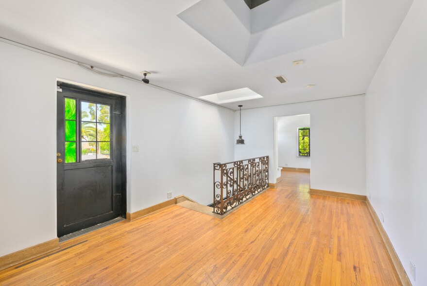 More Photos Of 1002 W 3rd St, Santa Ana Office For Sale