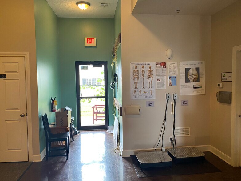 More Photos Of 350 SW Greenwich Dr, Lee's Summit Storefront Retail Office For Sale