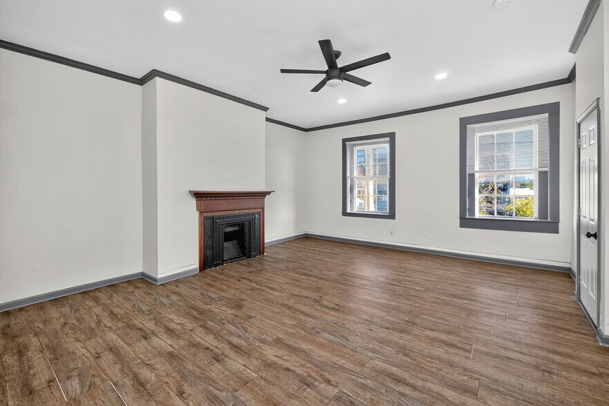 More Photos Of 102 W High St, Lexington General Retail For Sale