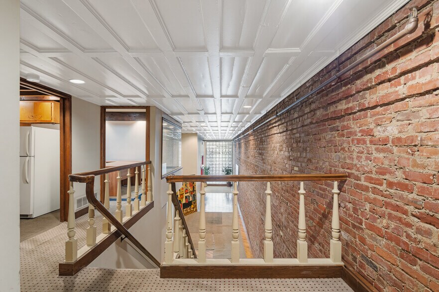 More Photos Of 623 W Main St, Louisville Office For Sale