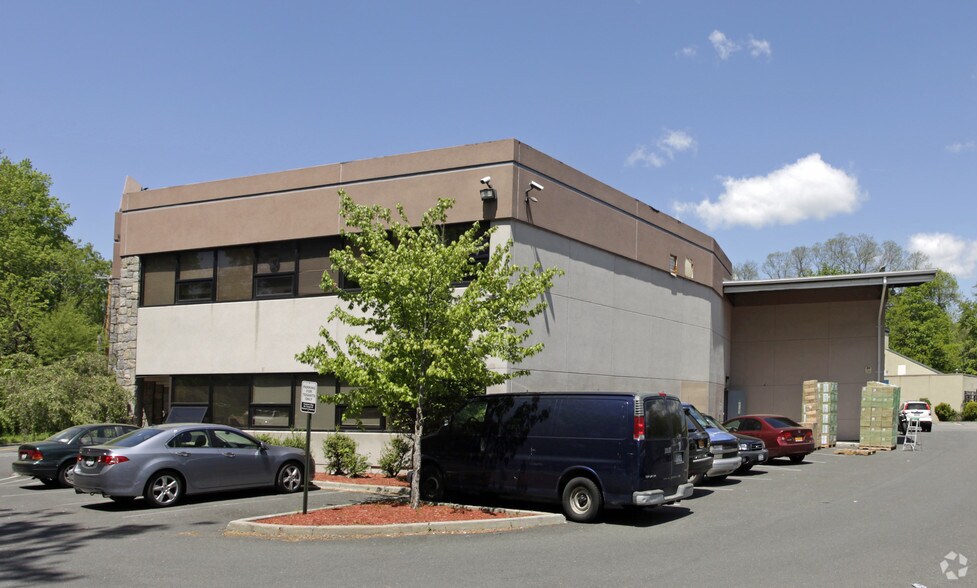 More Photos Of 5-7 Cross St, Hawthorne Office For Lease