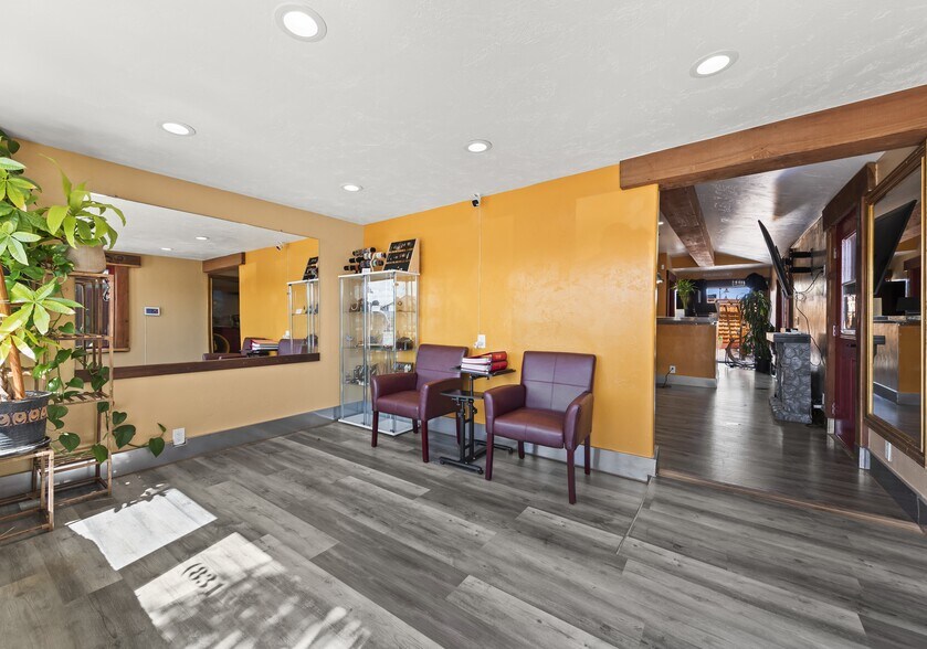 More Photos Of 1637 Del Monte Blvd, Seaside Storefront For Sale