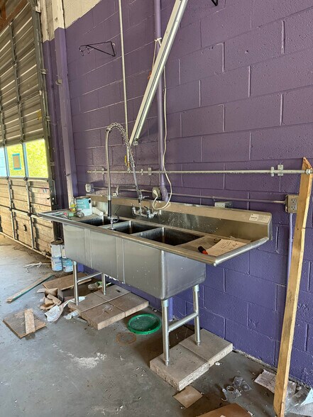 More Photos Of 4715-4717 Harrison Rd, Fredericksburg General Retail For Lease