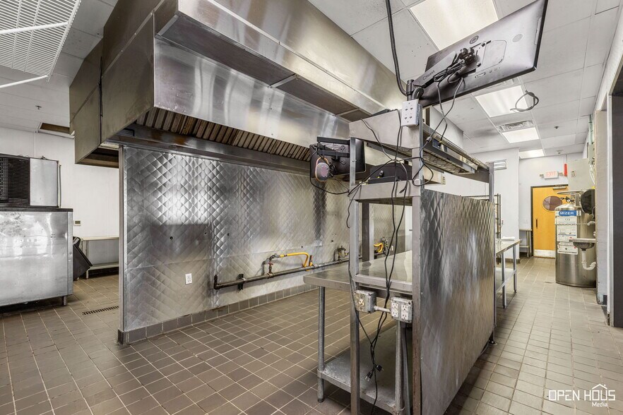 More Photos Of 3001-3007 Garnett Ave, Wichita Falls General Retail For Lease