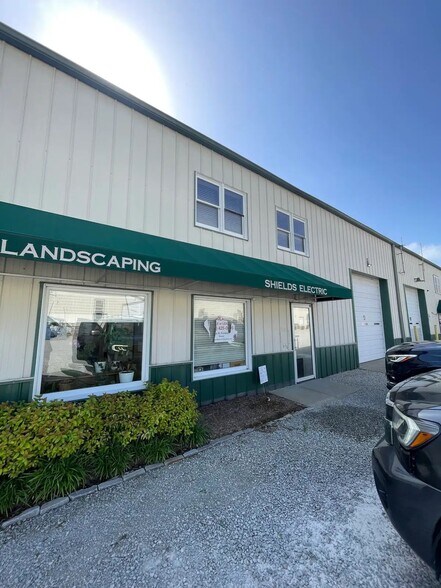 More Photos Of 6244 F Old Lagrange Rd, Crestwood Warehouse For Lease