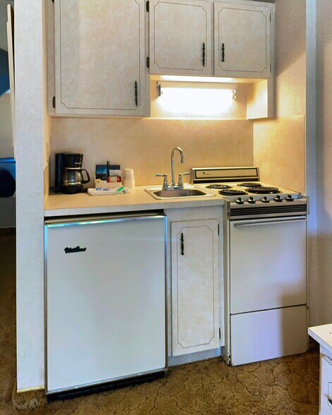 More Photos Of 76 S Toe River Rd, Burnsville Hotel For Sale