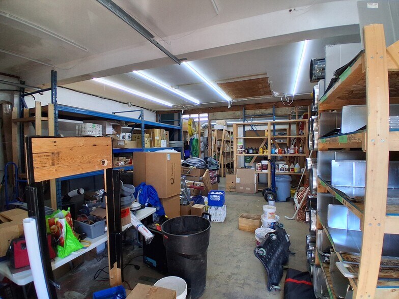 More Photos Of 2071 S Wellington Rd, Nanaimo Warehouse For Lease