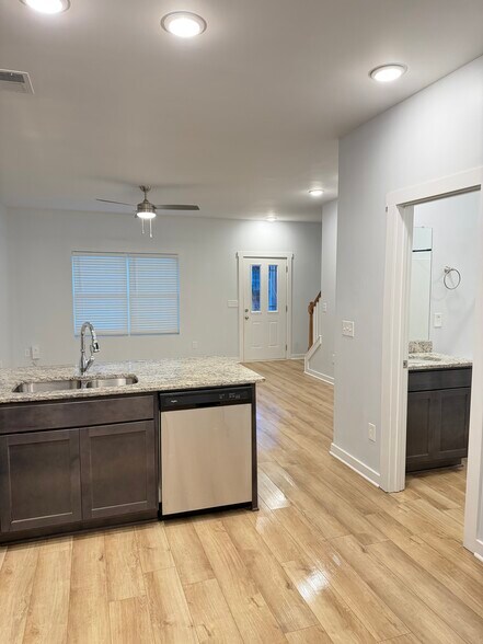 More Photos Of 422 Falls Pt SW, Madison Flex For Sale