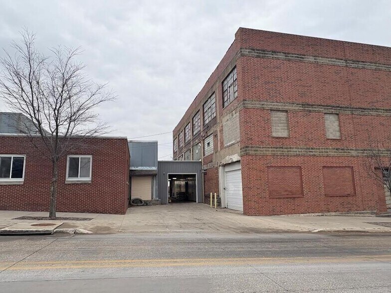 More Photos Of 301 1st Ave N, Fort Dodge Warehouse For Sale