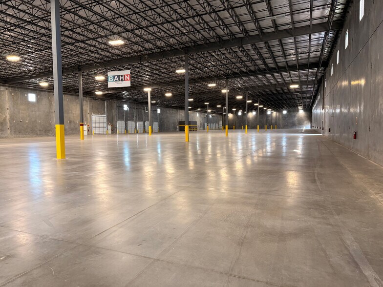 More Photos Of 890 E Military Hwy, Pharr Distribution For Lease