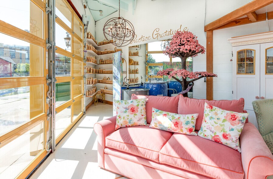 More Photos Of 2150 Curtis St, Denver Storefront Retail Office For Sale