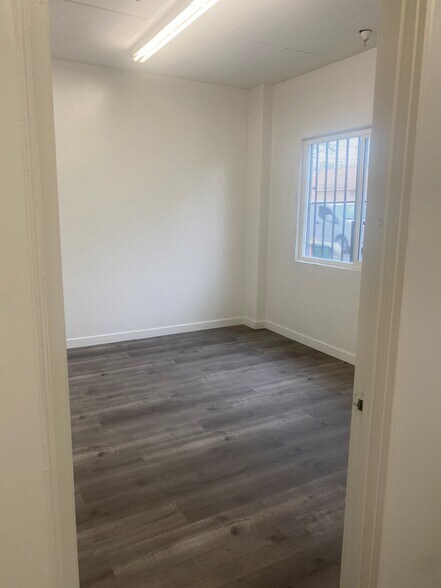 More Photos Of 3101-3115 S Broadway, Los Angeles Manufacturing For Lease