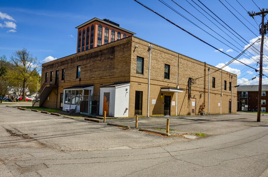 More Photos Of 4701 MacCorkle Ave SE, Charleston Medical For Sale