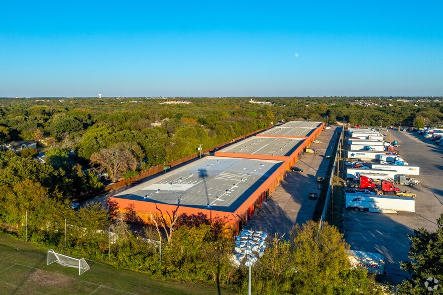 More Photos Of 3211 S Peachtree Rd, Balch Springs Warehouse For Lease