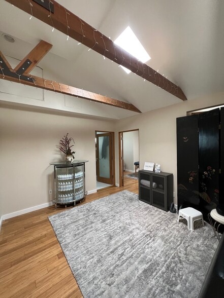 More Photos Of 3379-3383 Robertson Pl, Los Angeles Loft Creative Space For Lease