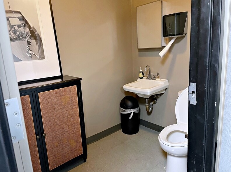 More Photos Of 34 Sullivan Rd, North Billerica Warehouse For Sale