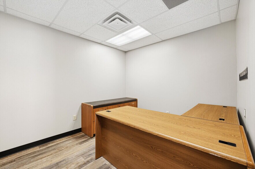 More Photos Of 1510 Amity Ln, El Reno Industrial For Lease
