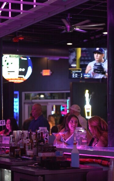 More Photos Of 326 N Chaparral St, Corpus Christi Freestanding For Sale