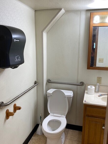 More Photos Of 600 Meyer Rd, Celina Flex For Lease