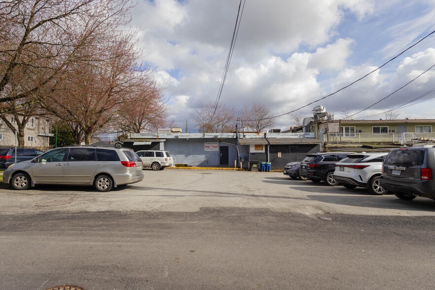More Photos Of 2411 Nanaimo St, Vancouver Restaurant For Lease