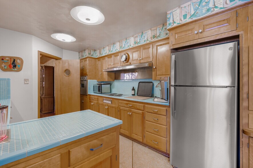 More Photos Of 531 W Main St, Denison Office For Sale