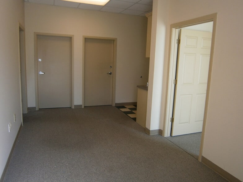 More Photos Of 1000 Sany Way, Peachtree City Self Storage For Lease